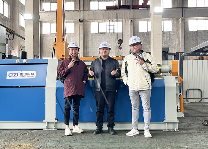 菲律宾客户莅临开元平台-开元（中国）一站式服务平台
考察——全自动四辊卷板机